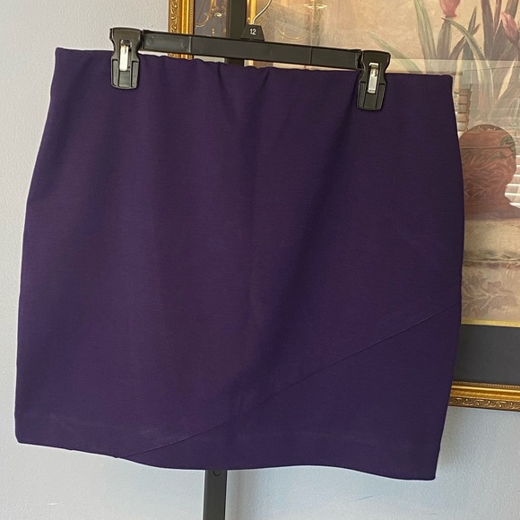 Vera Wang Mini Skirt - Picture 4 of 7